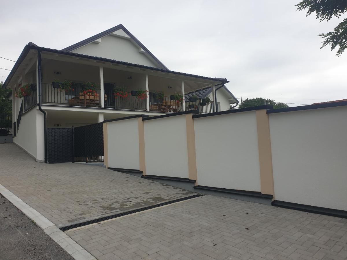 Apartmani Kruna Vrdnik Exterior foto